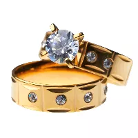 Anillo doble en color dorado con piedras brillantes